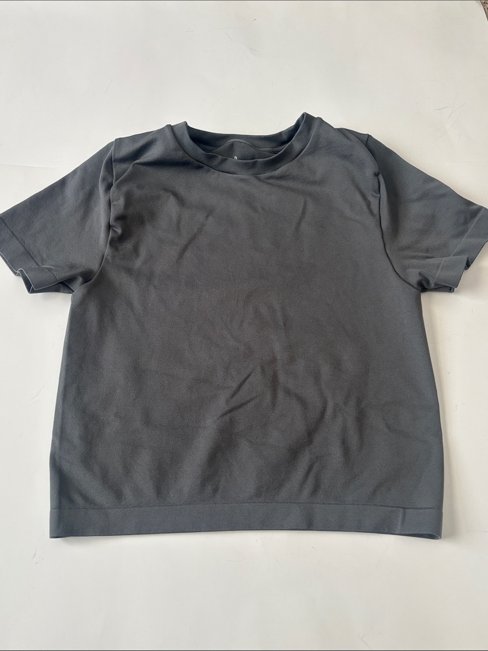 a new day large Short-Sleeve fitted athletic Tee in Charcoal Gray
